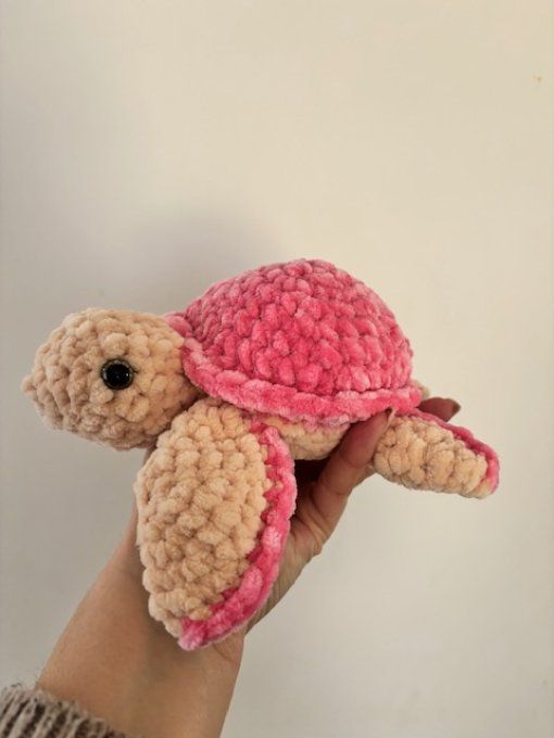 Inès la tortue rose